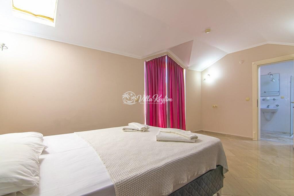 Villa Pearl 8 — 15