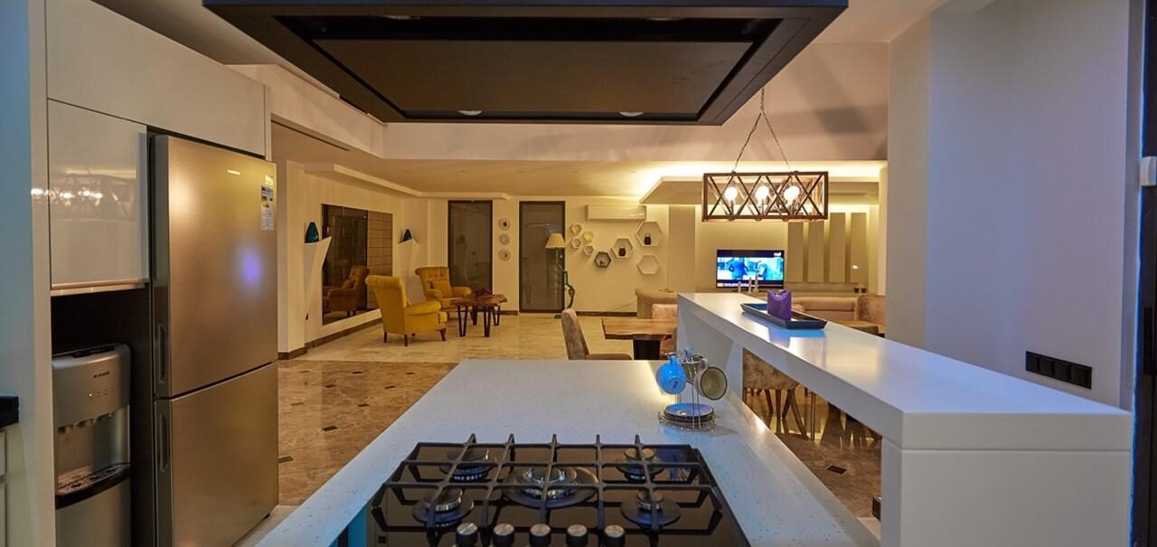 Villa Unlimited — 42