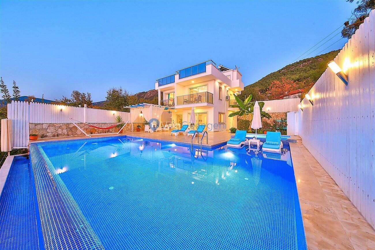 Villa Özge Üzümlü — 2