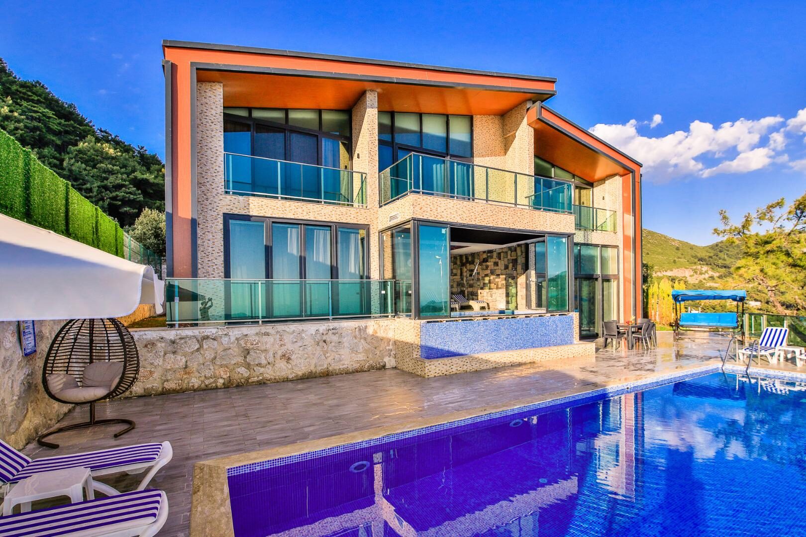 Villa Kalis 4 — 1