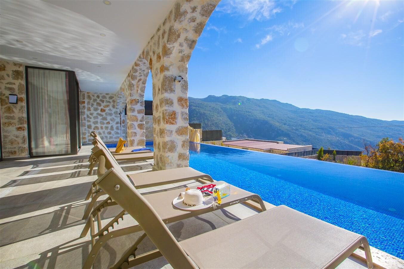 Villa Royal 3 — 8