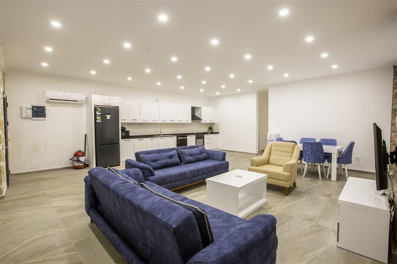 Villa Royal 3 — 11