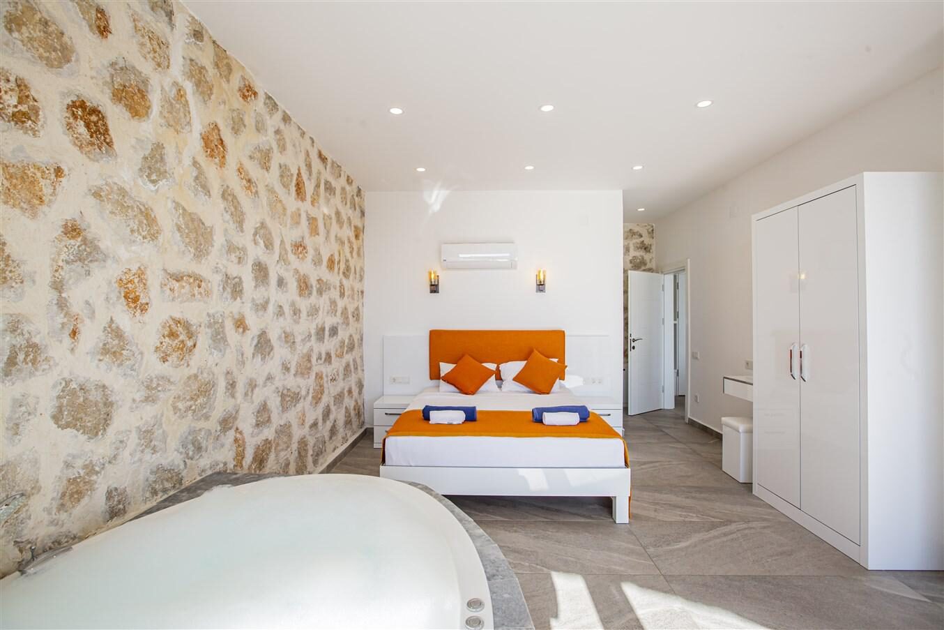 Villa Royal 3 — 21