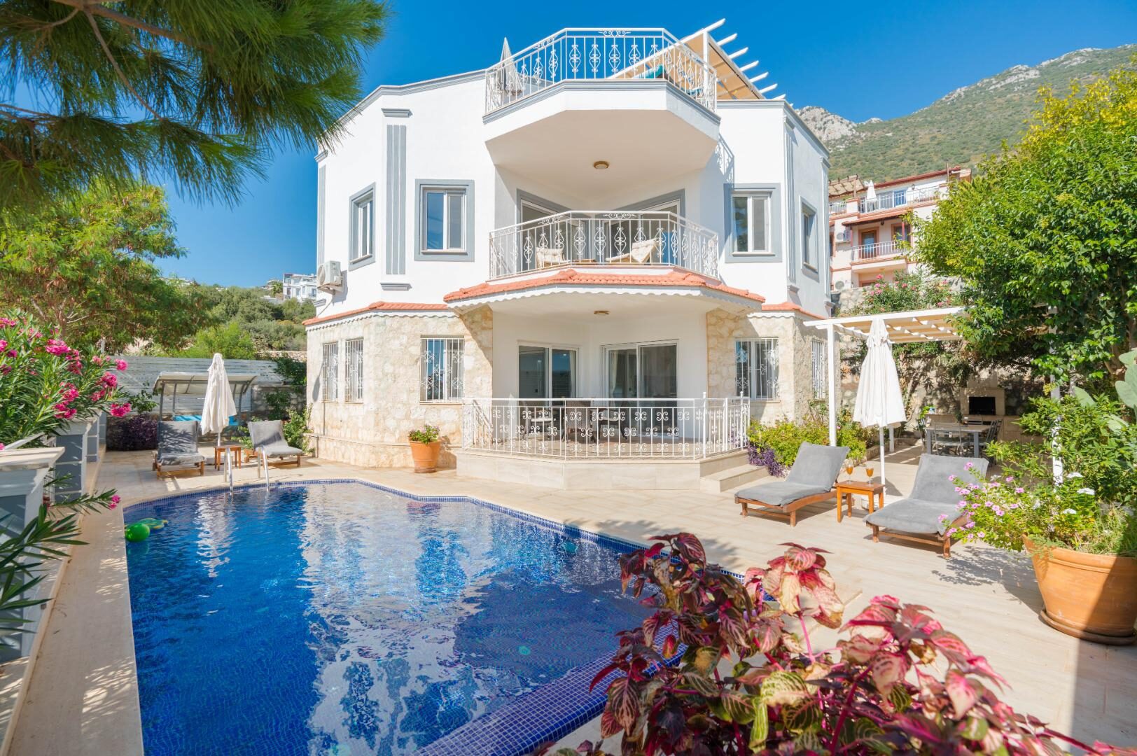 Villa Monte — 1