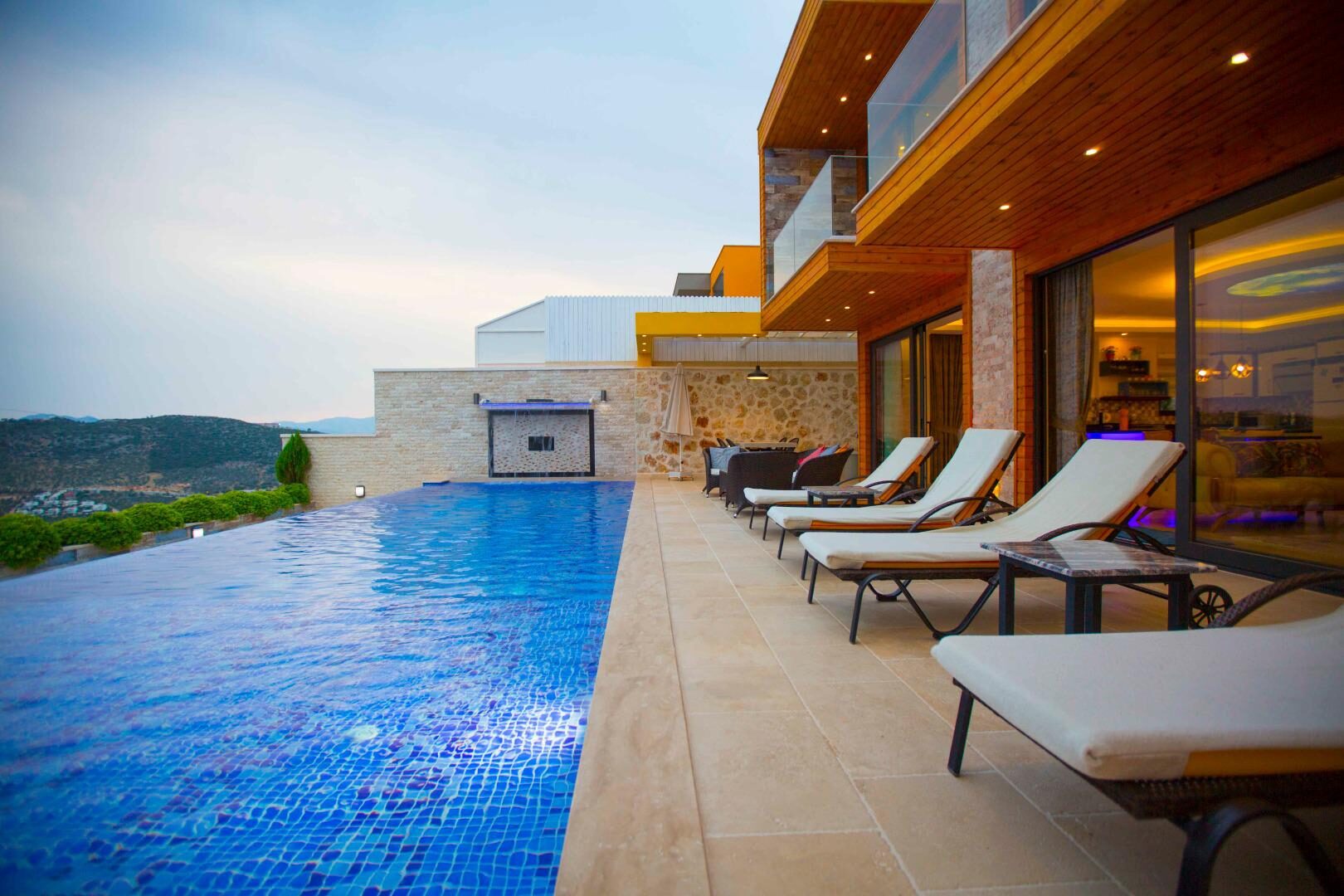 Villa Victoria — 18