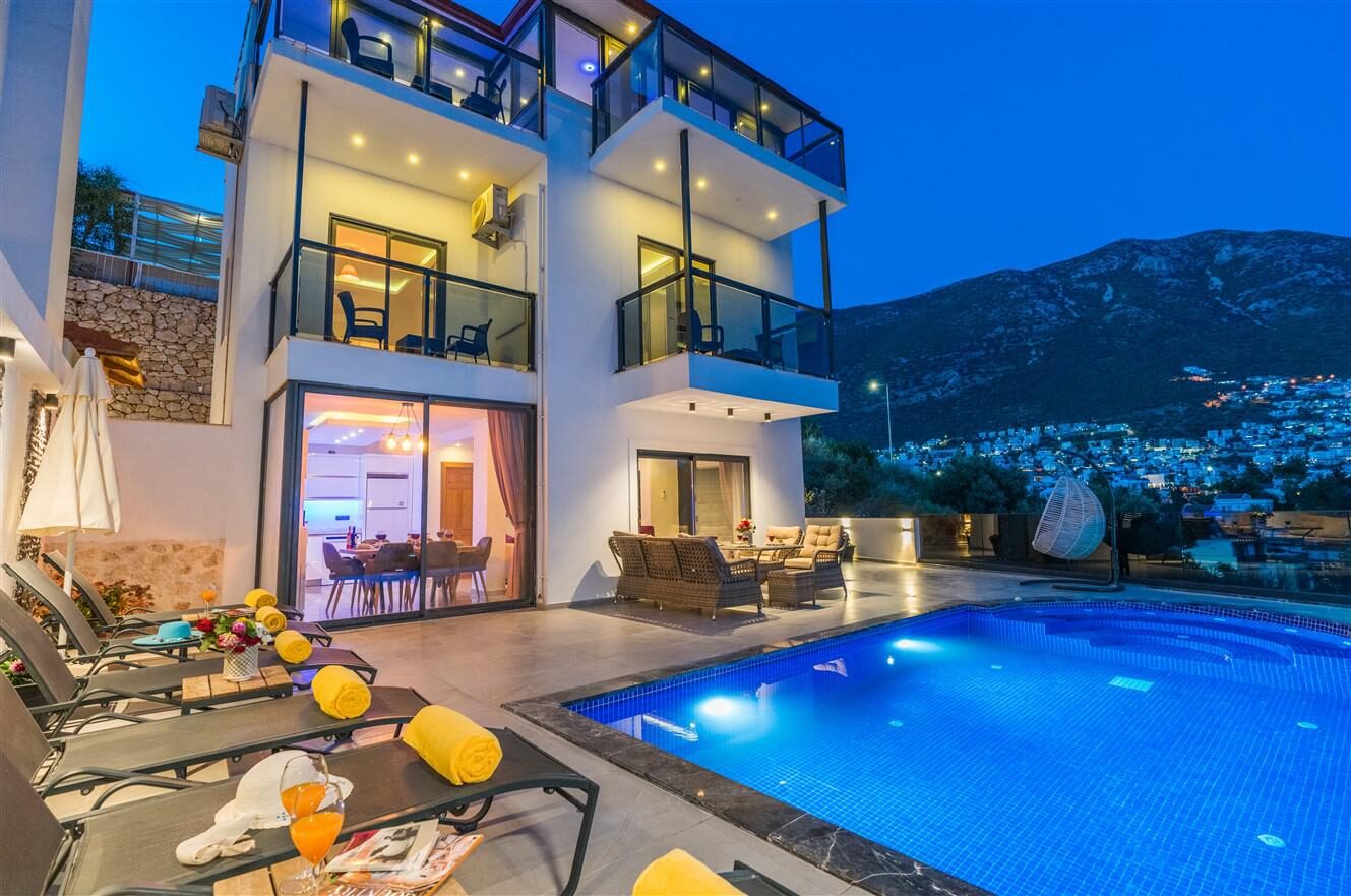Villa Moon — 1