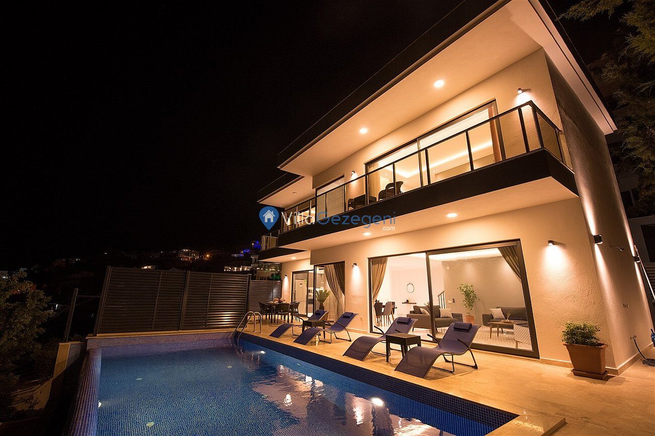Villa Moonlight — 11