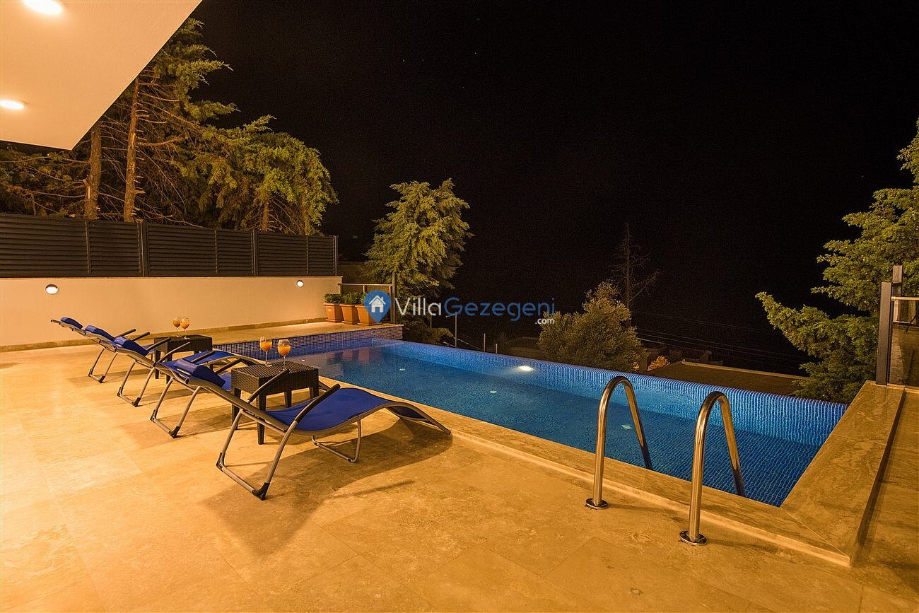 Villa Moonlight — 13