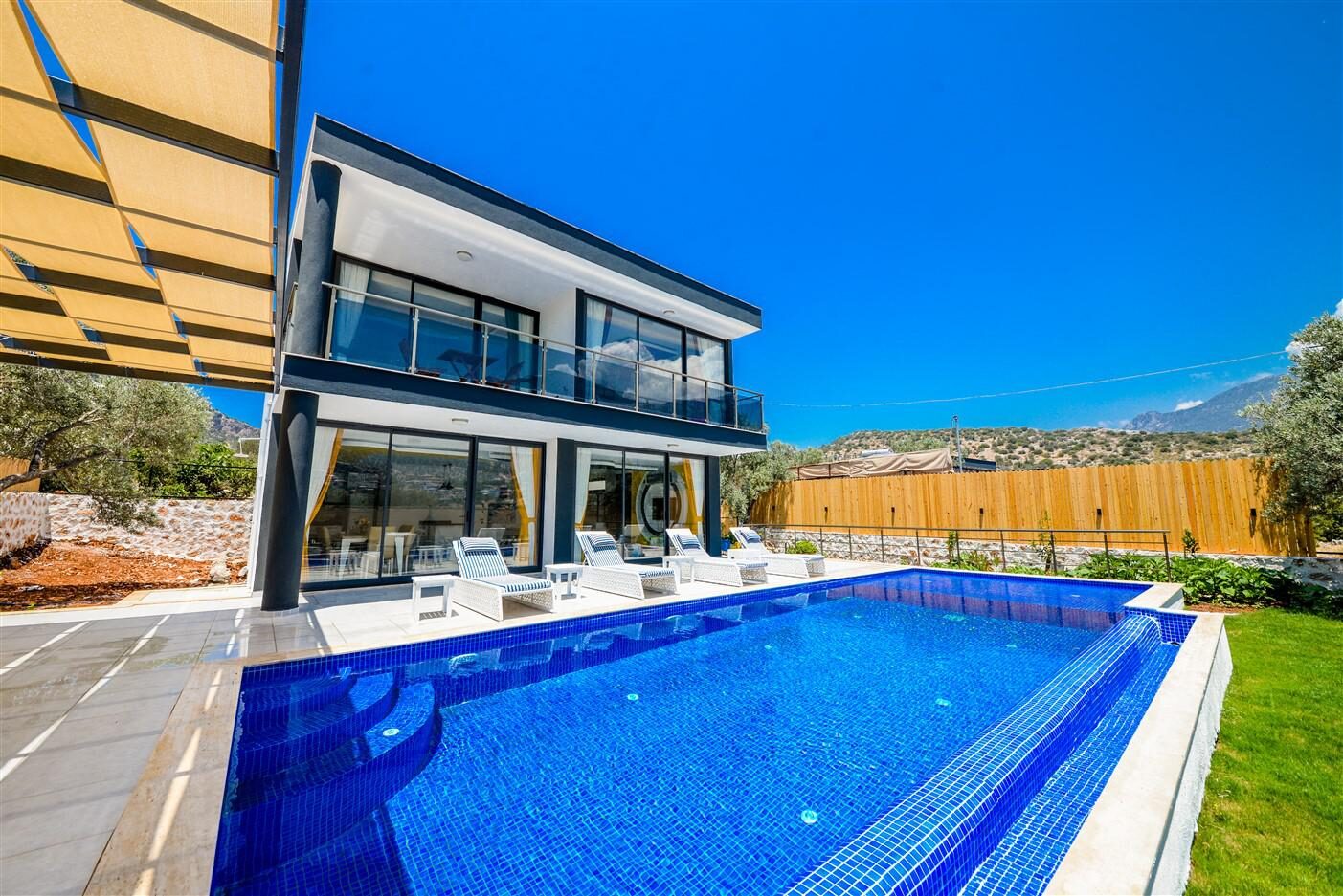 Villa Black Rose — 11