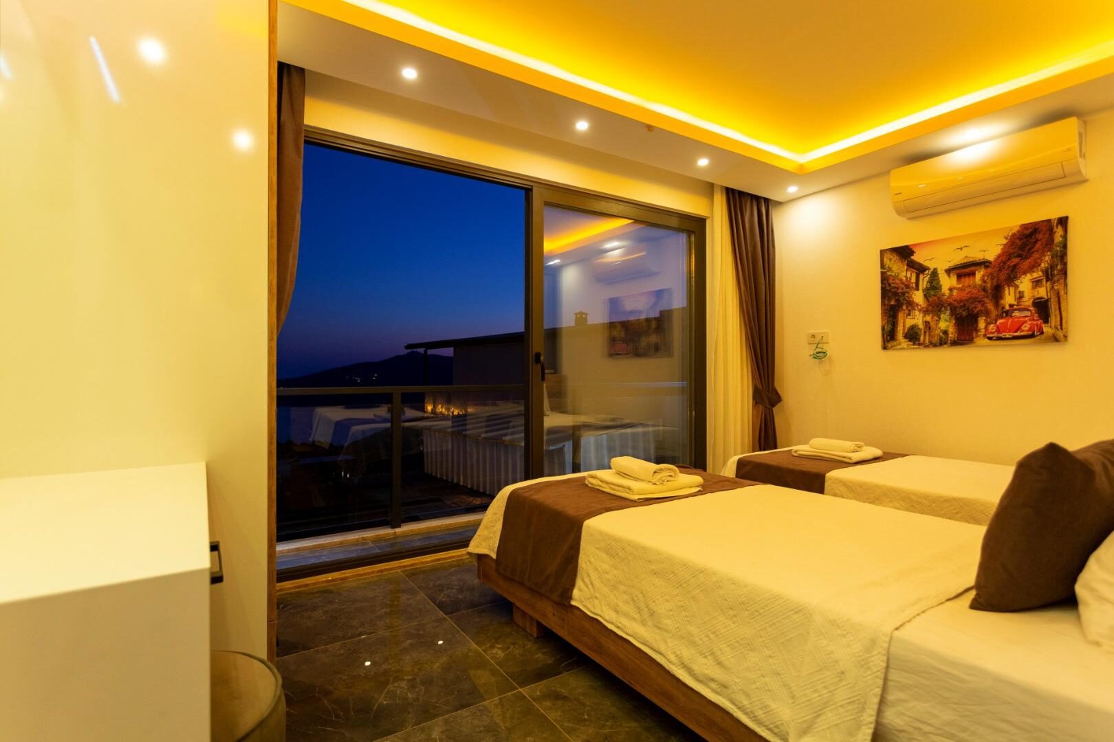 Villa Gold Moon — 100