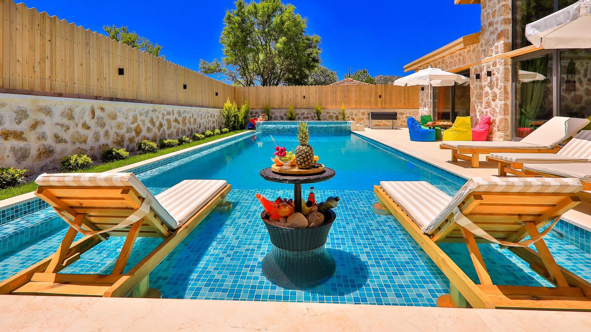 Villa Happiness — 10