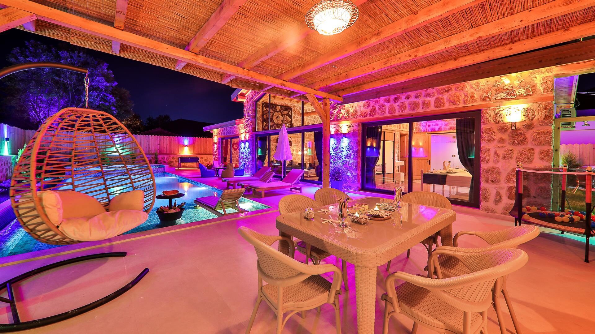 Villa Happiness — 28