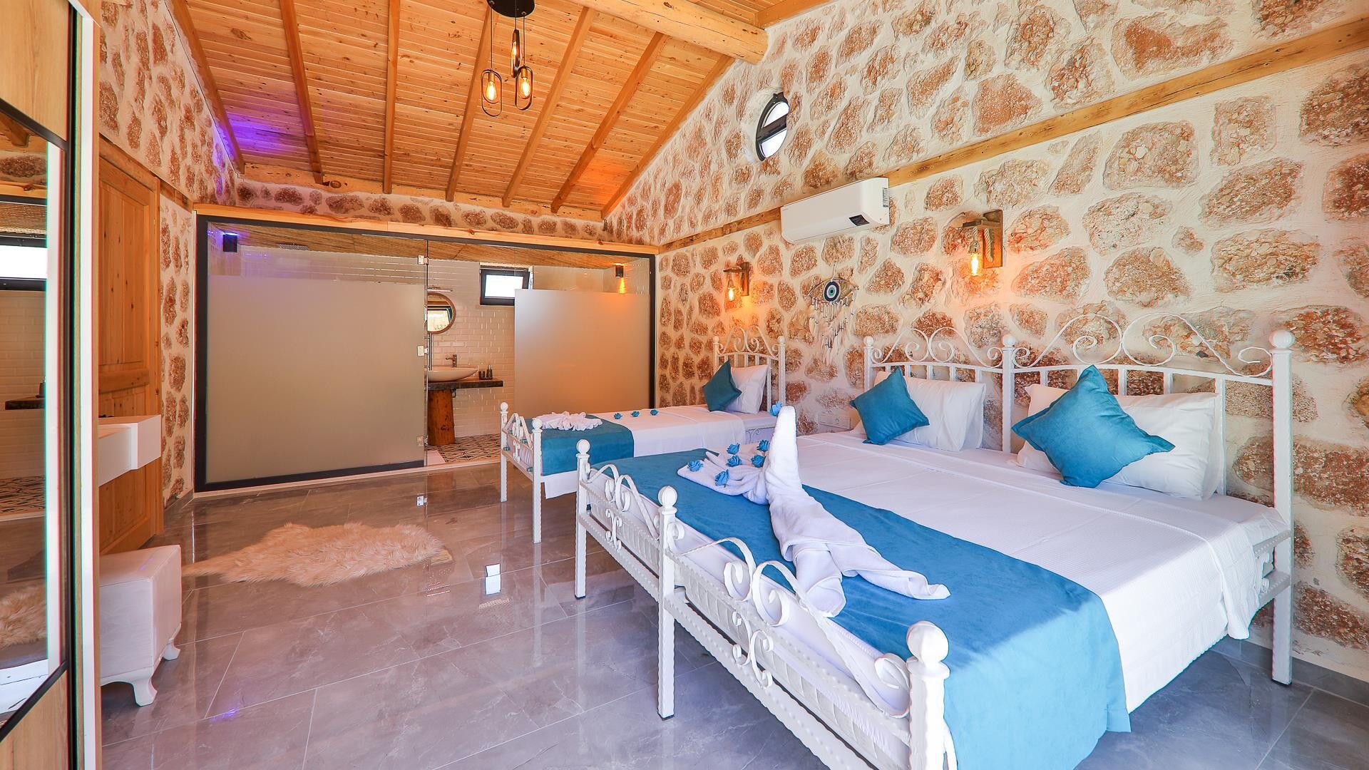 Villa Happiness — 47