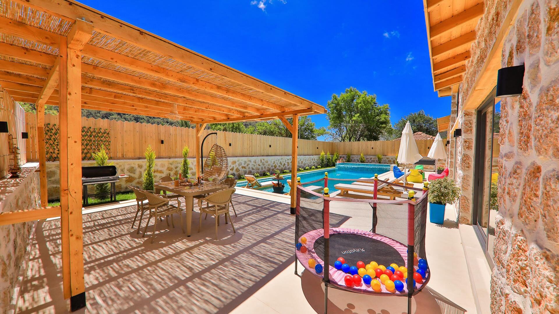 Villa Happiness — 51
