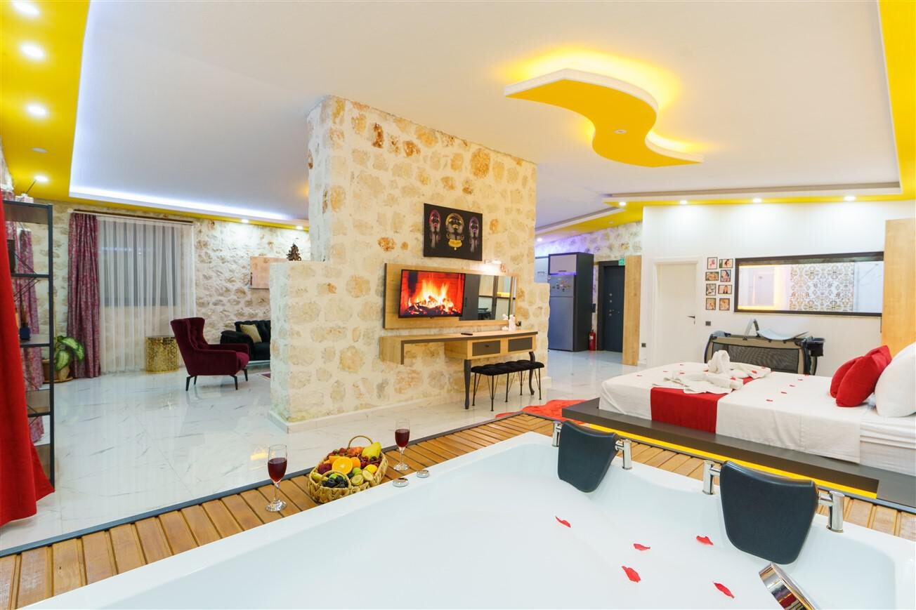 Villa Mira Queen — 42