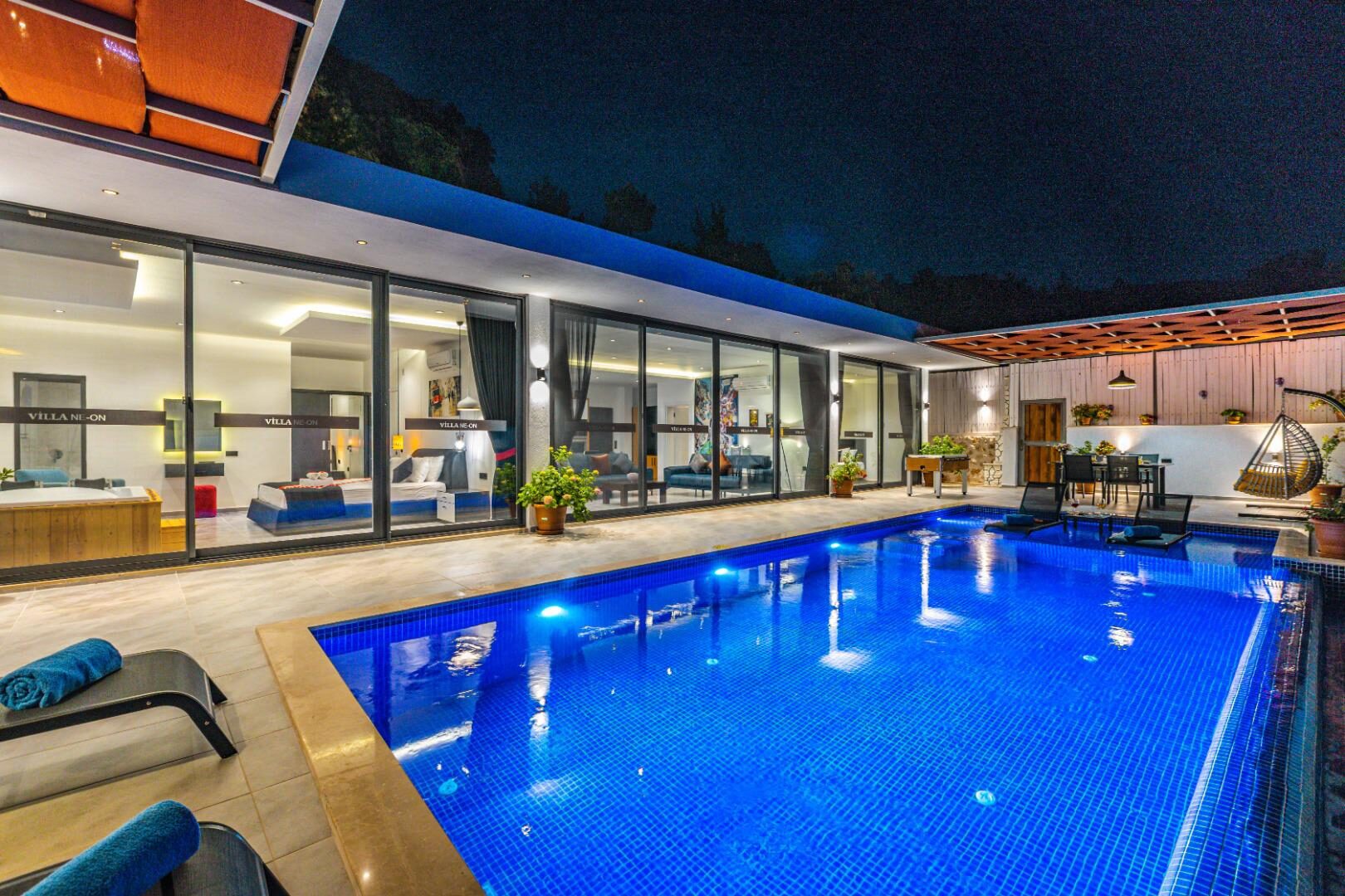 Villa Neon — 1