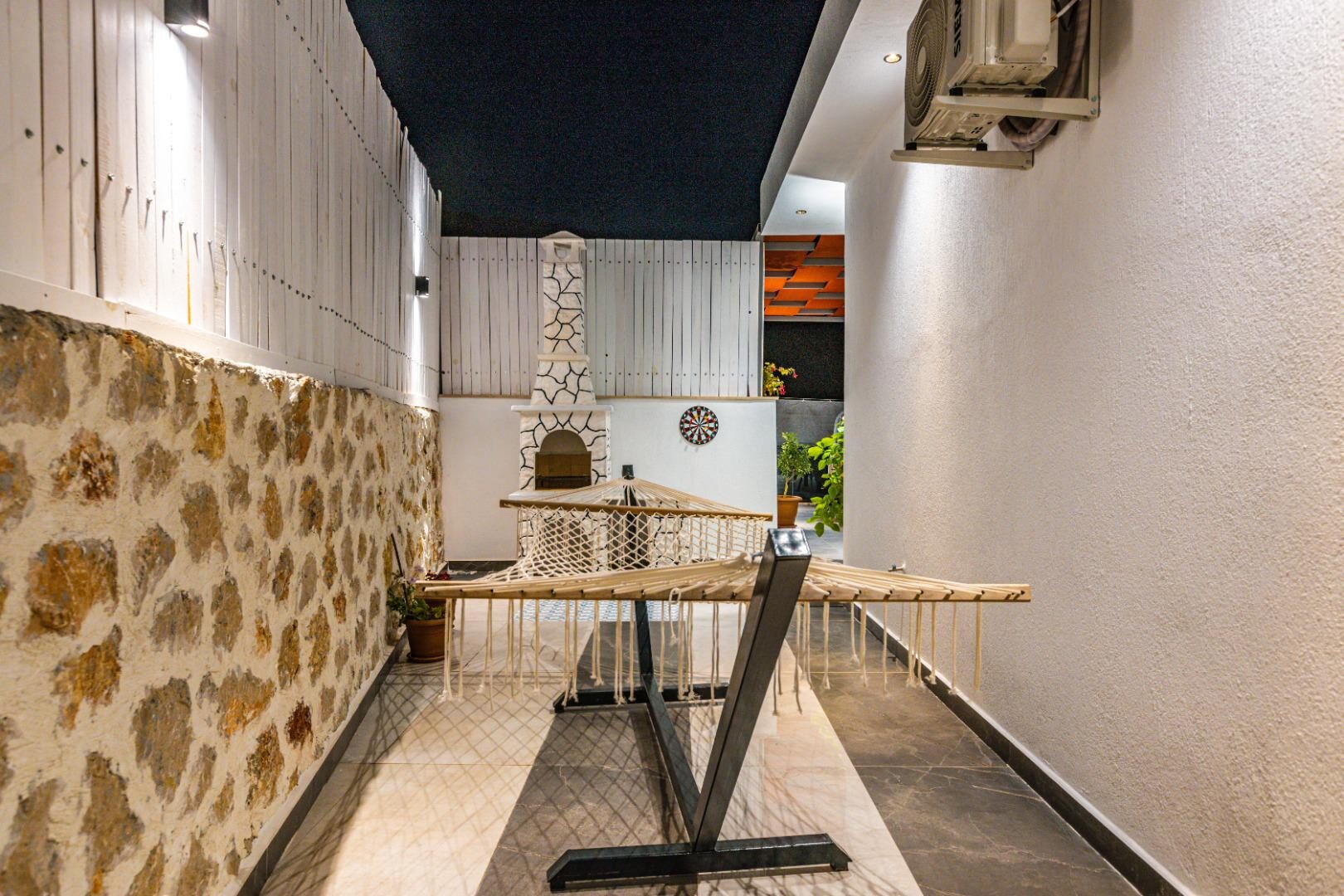 Villa Neon — 76