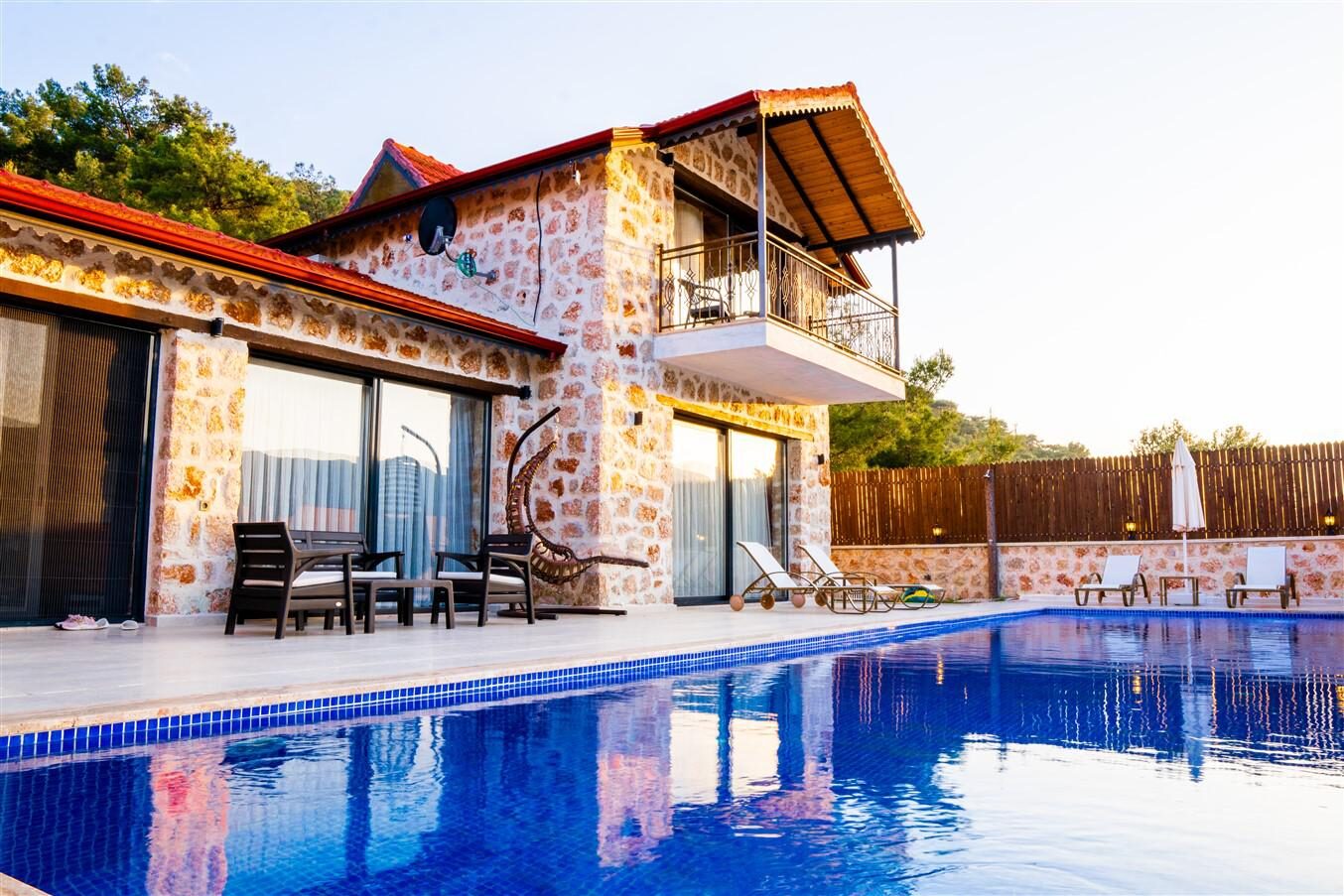 Villa Fiesta — 1