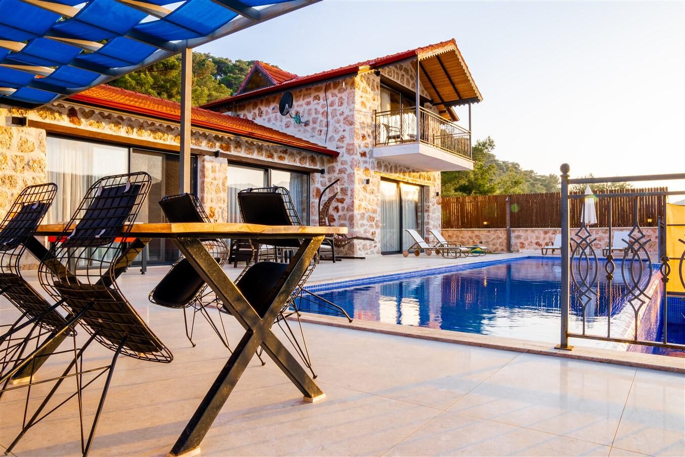 Villa Fiesta — 6