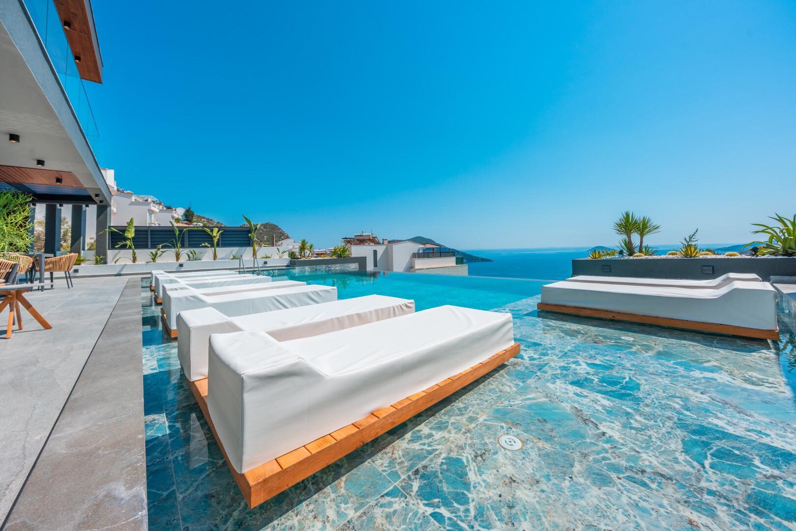 Villa Supernova — 3