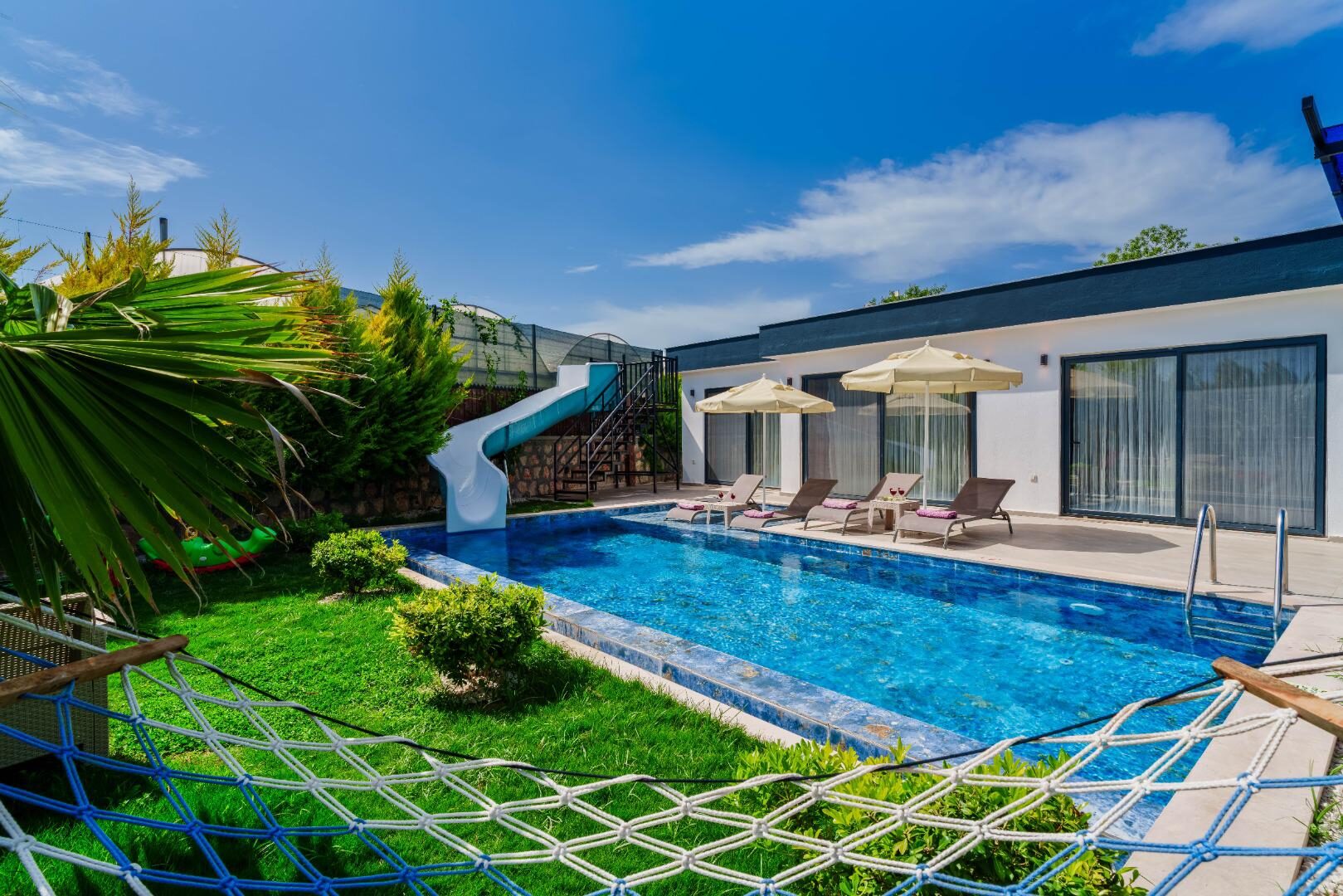 Villa Elena 1 — 1