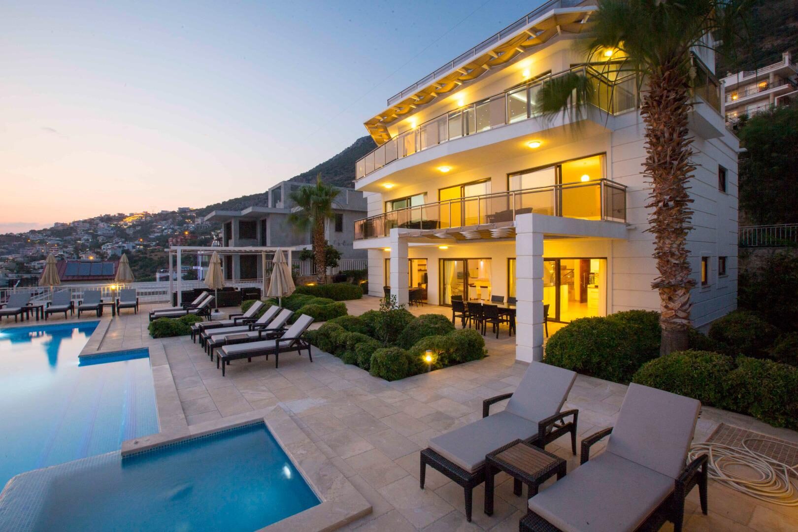 Villa Falcon Lodge — 1
