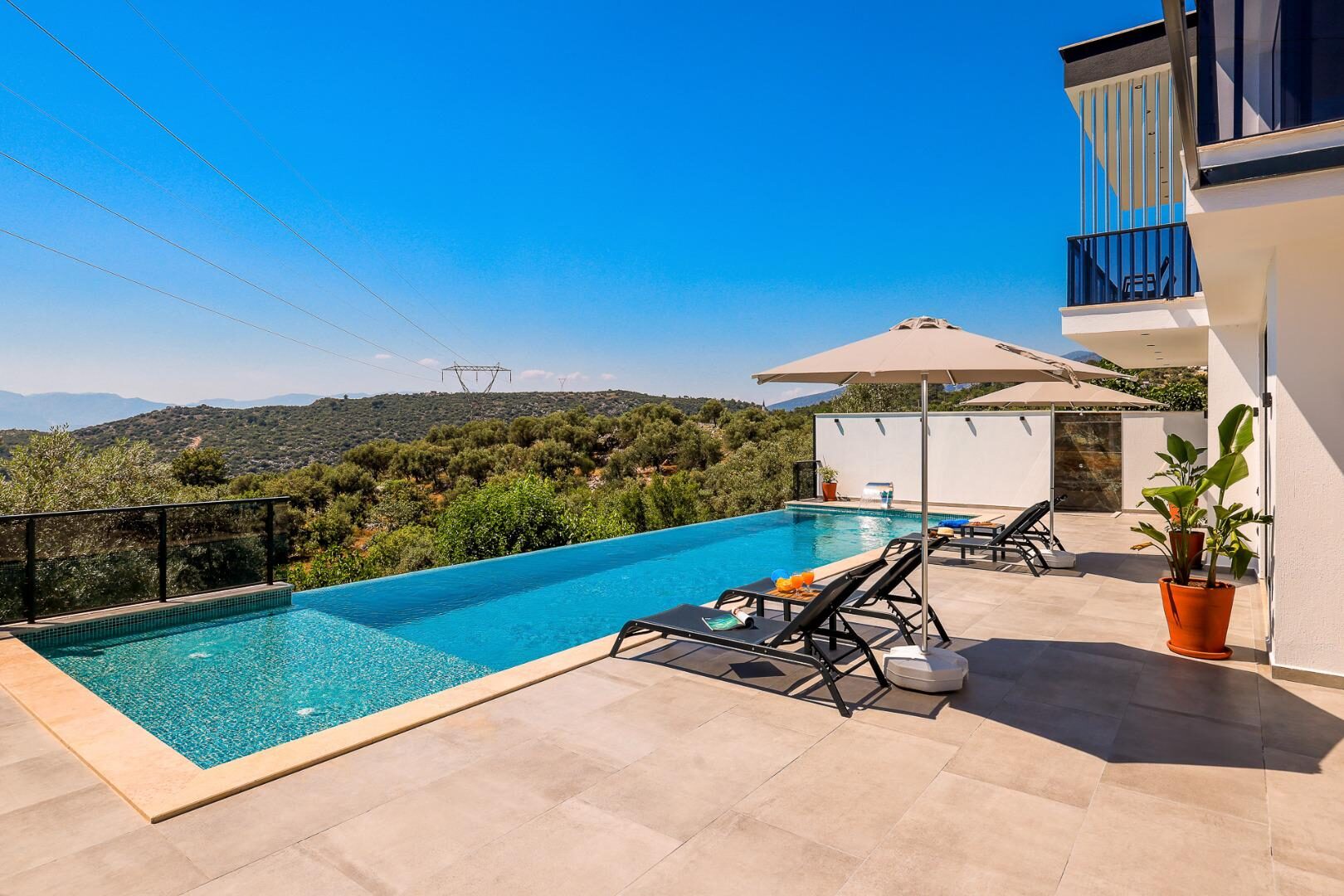 Villa Fi Manor — 16