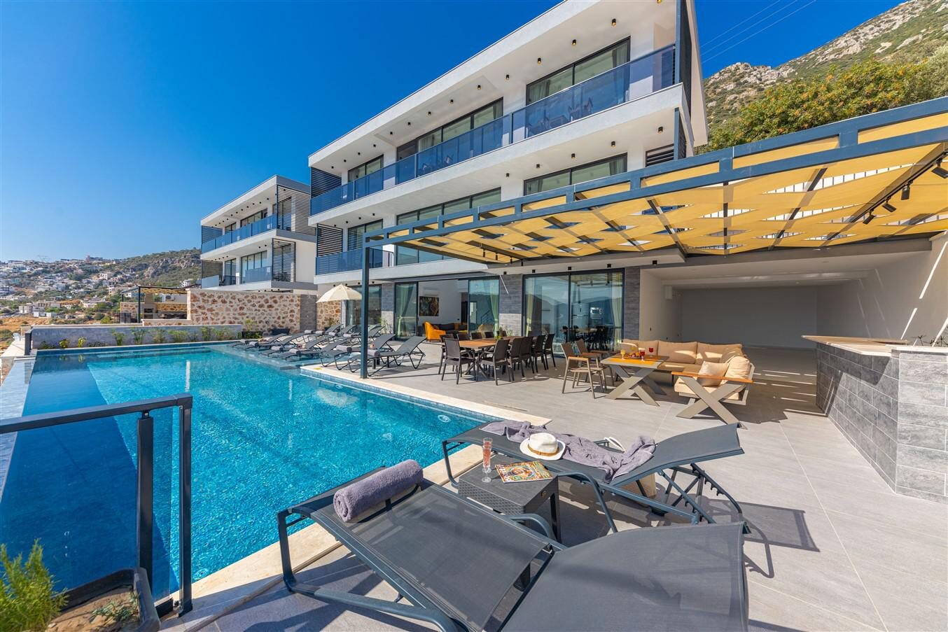 Villa Royal Falcon — 2