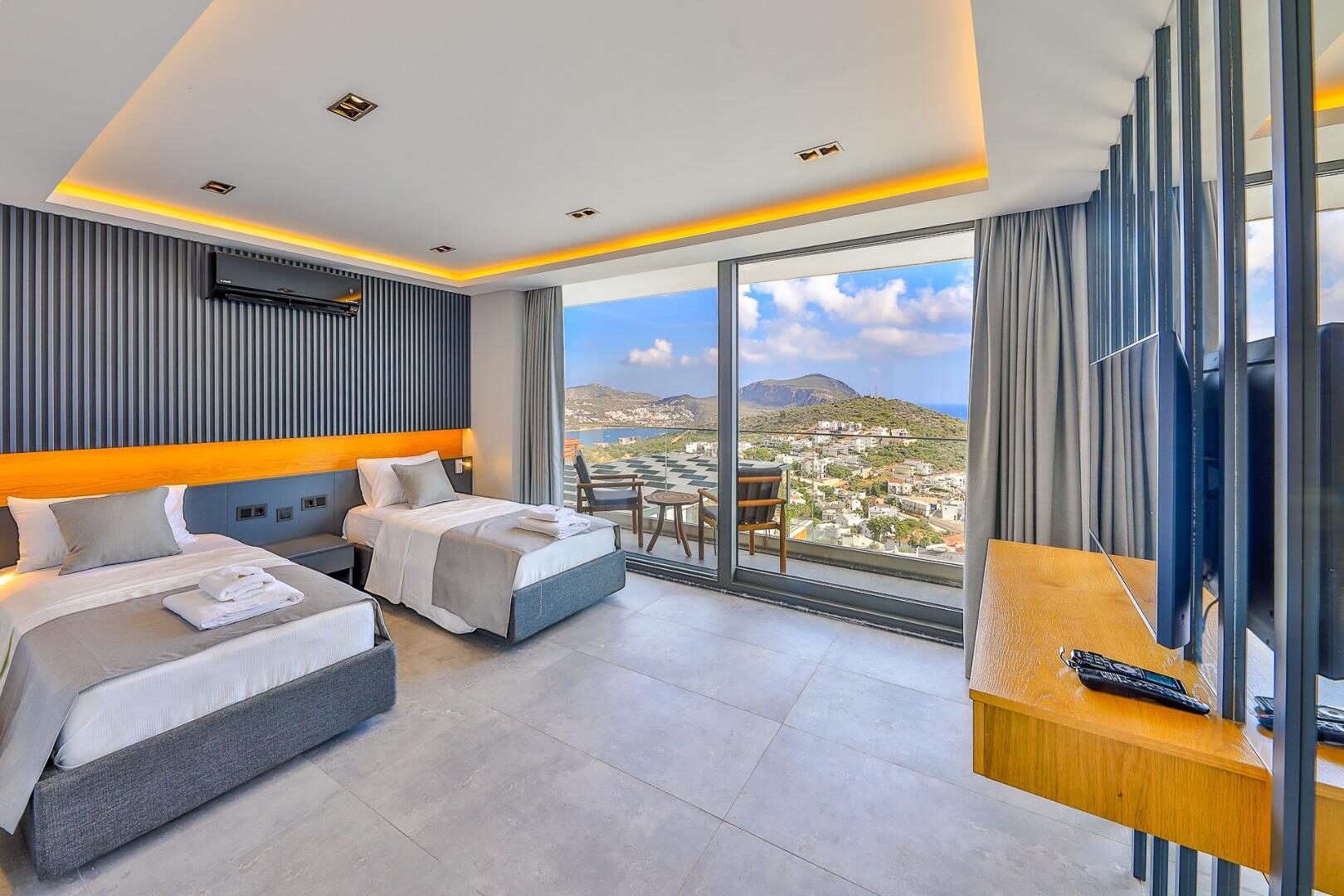 Villa Royal Life — 84