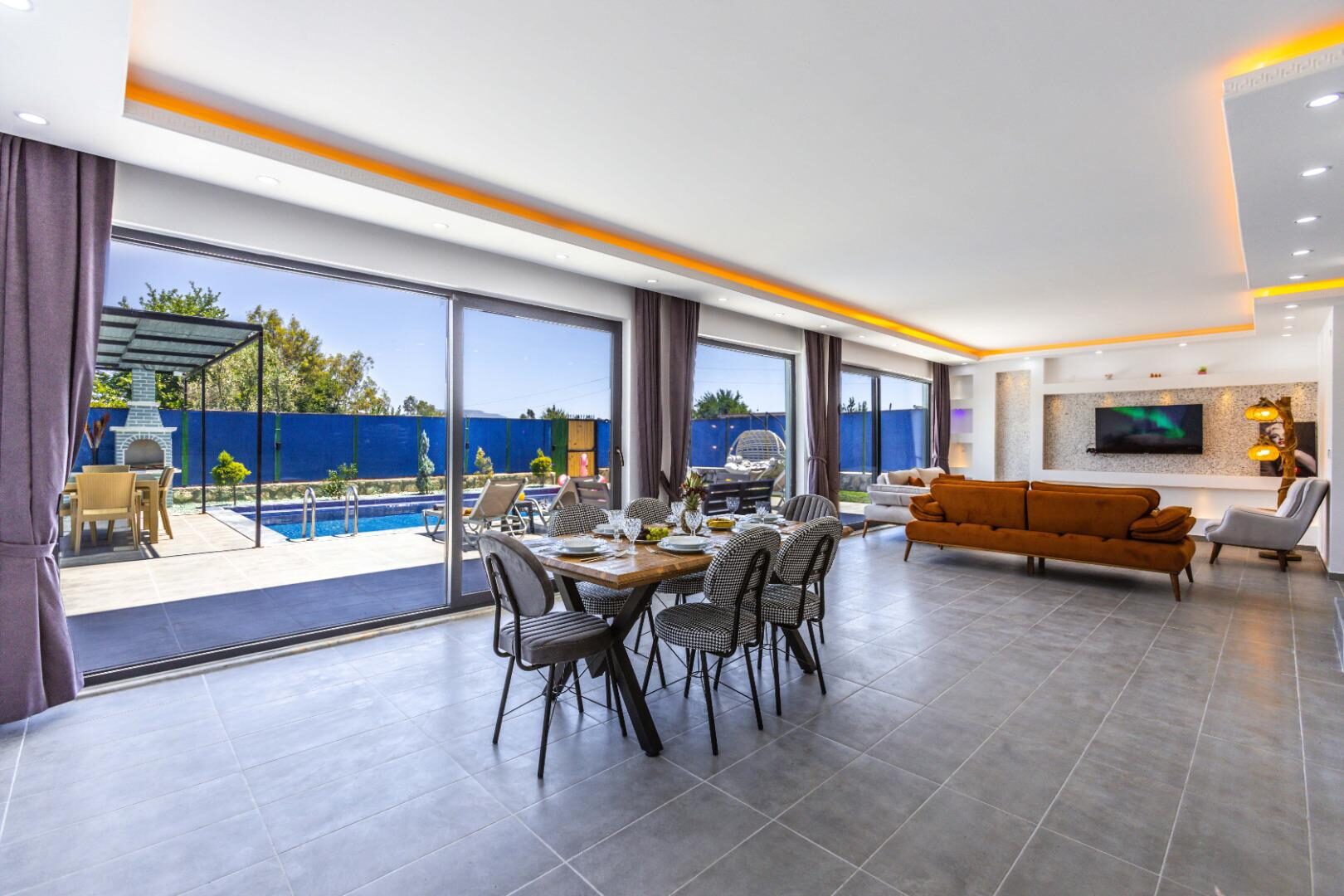 Villa Last Summer — 32