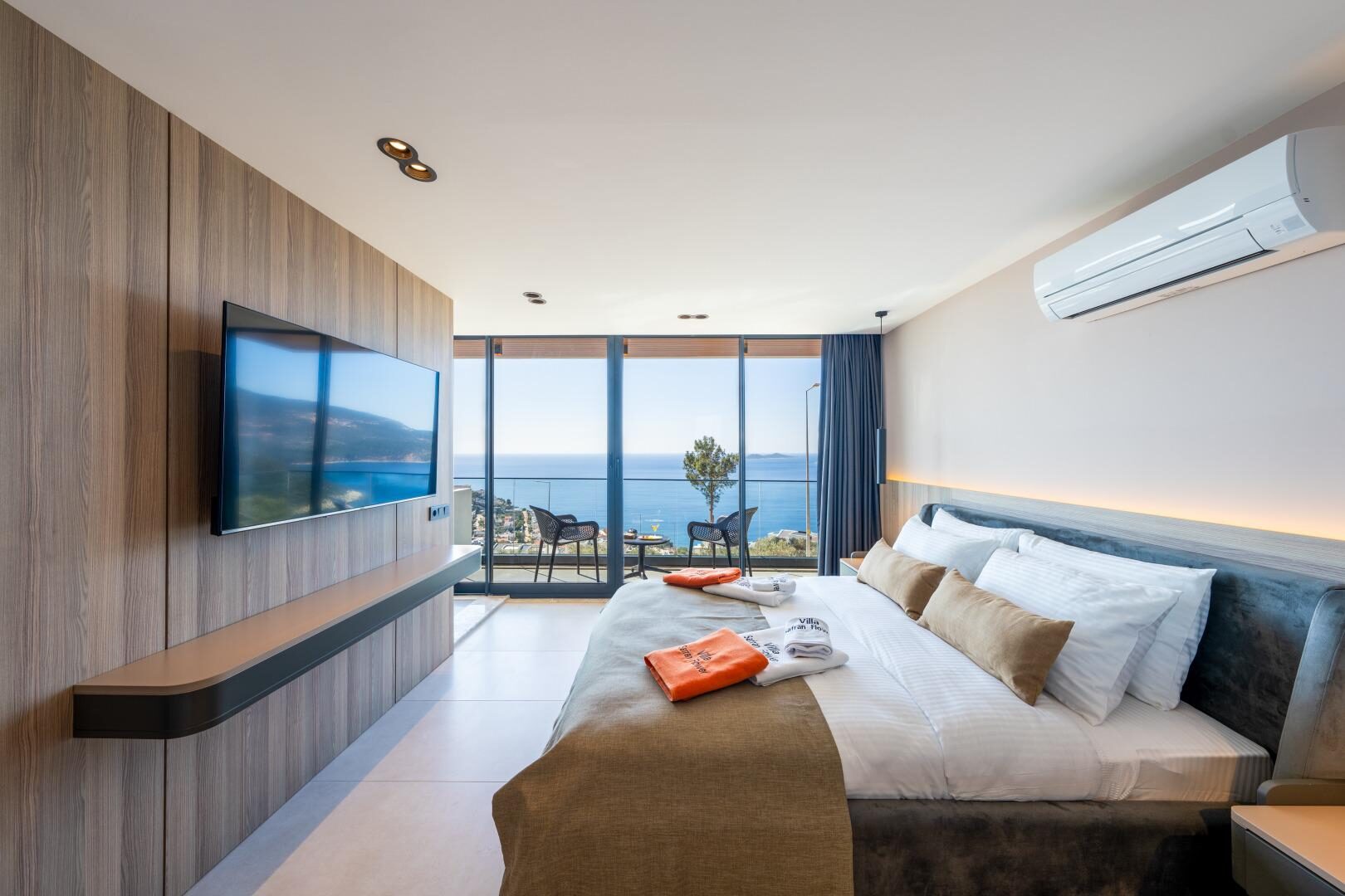 Villa Safran Flower — 30
