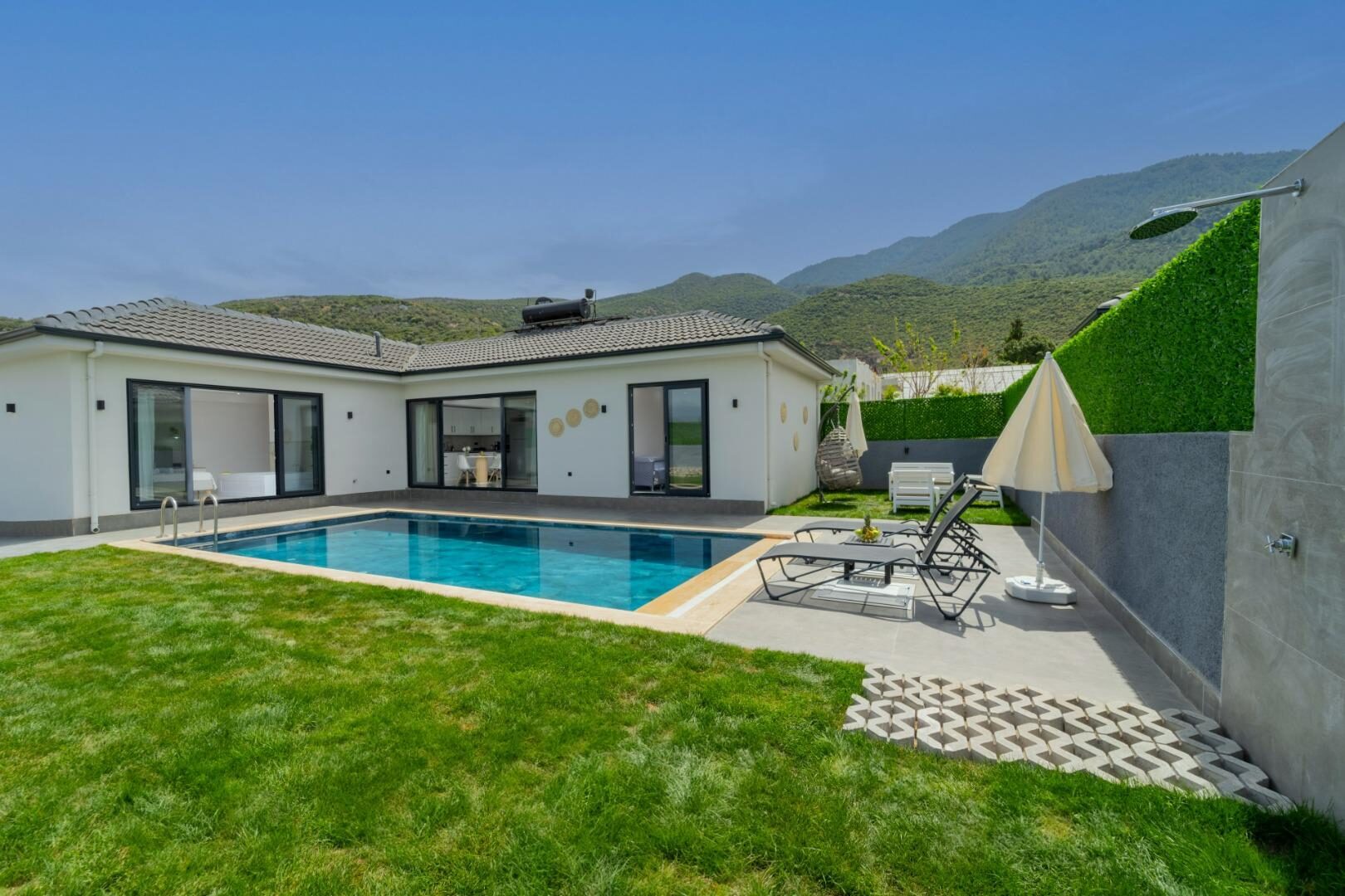 Villa Libertas 1 — 2