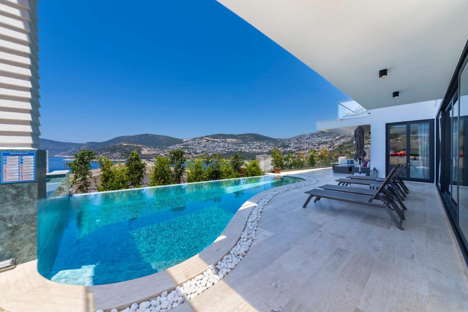 Villa Lumineux — 1