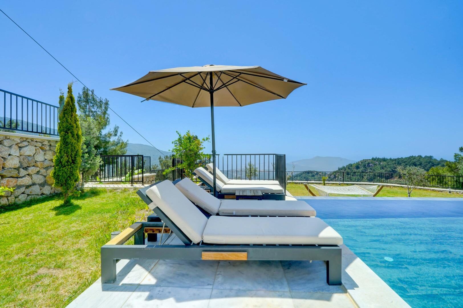 Villa Mercury 9 — 7