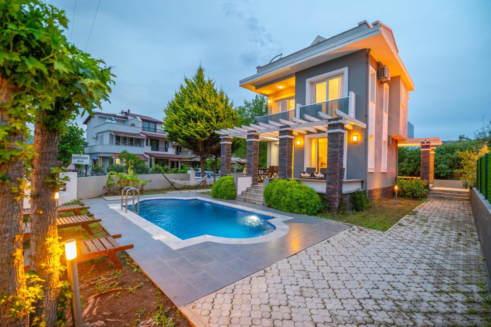 Villa Elora — 2