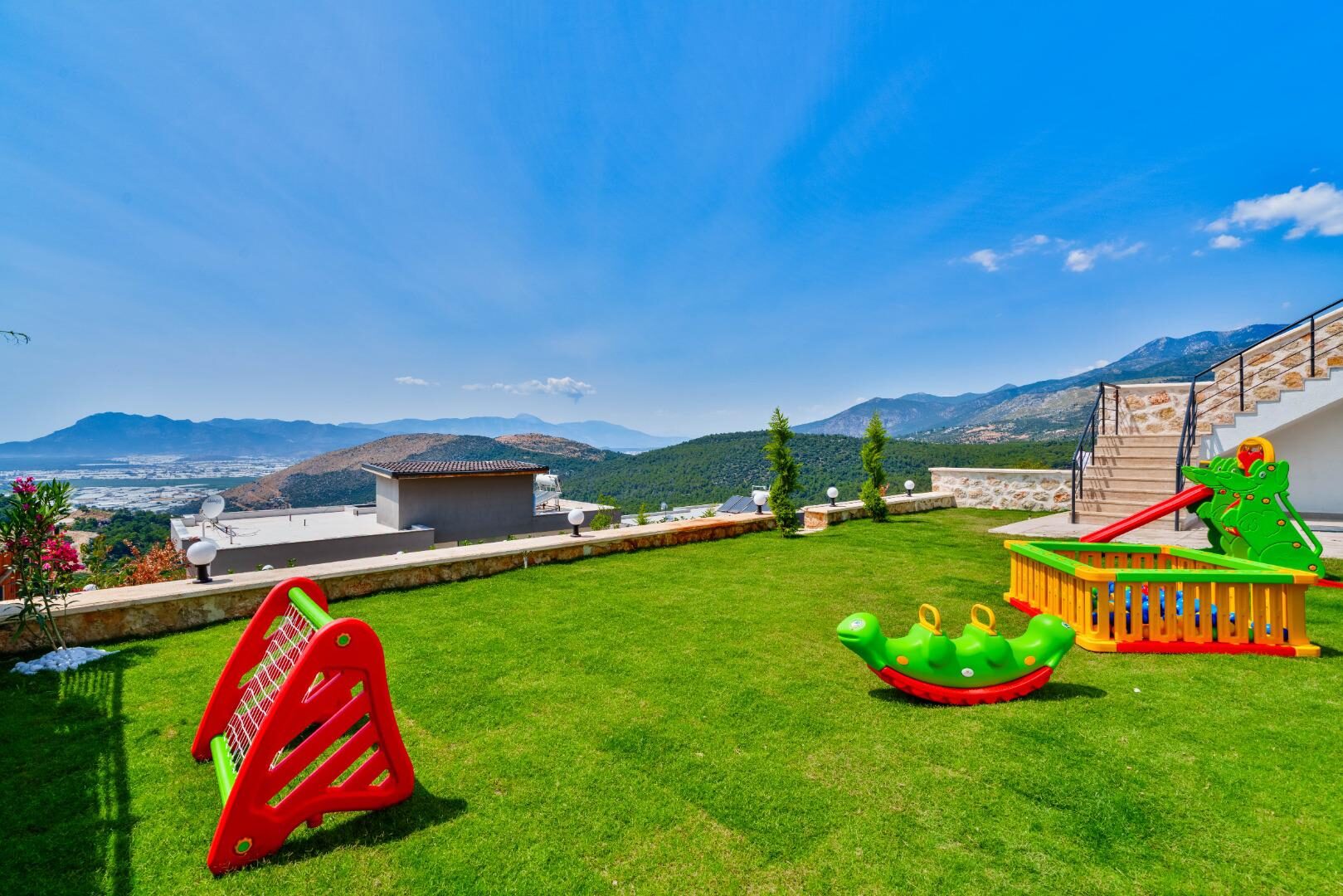 Villa Newcastle — 4
