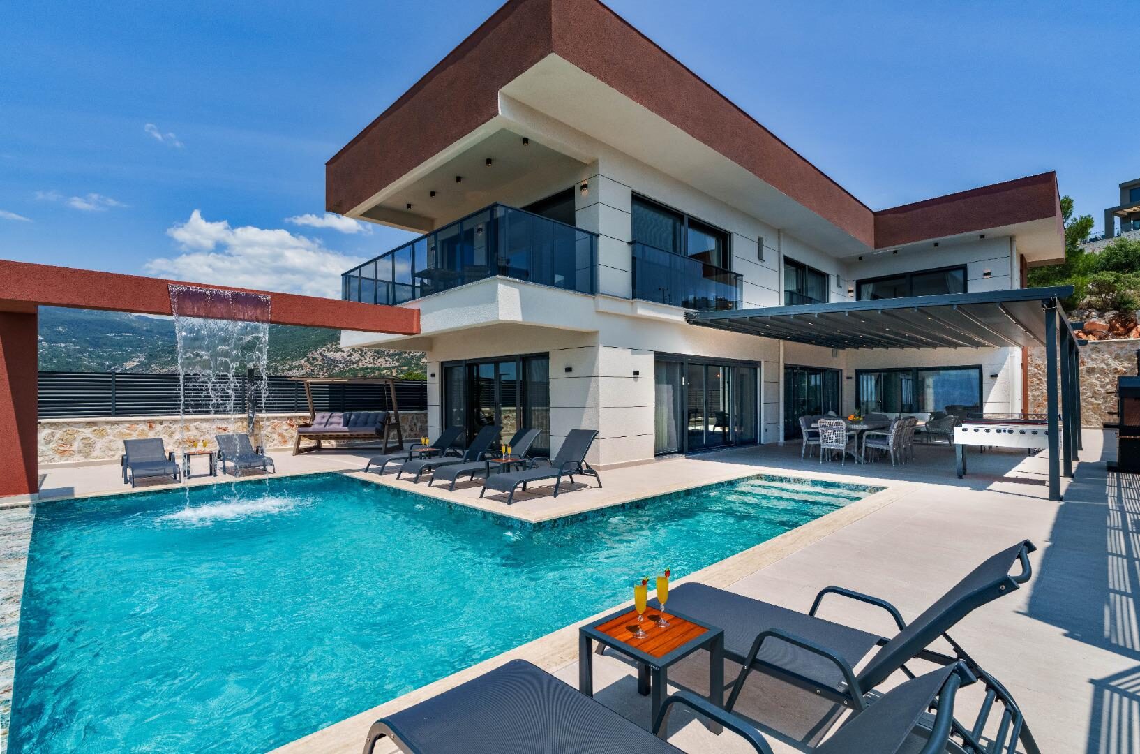Villa Newcastle — 8