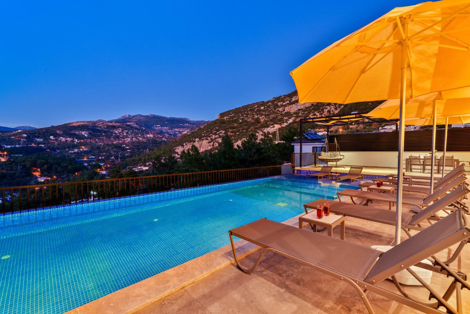Villa Blue Night — 13