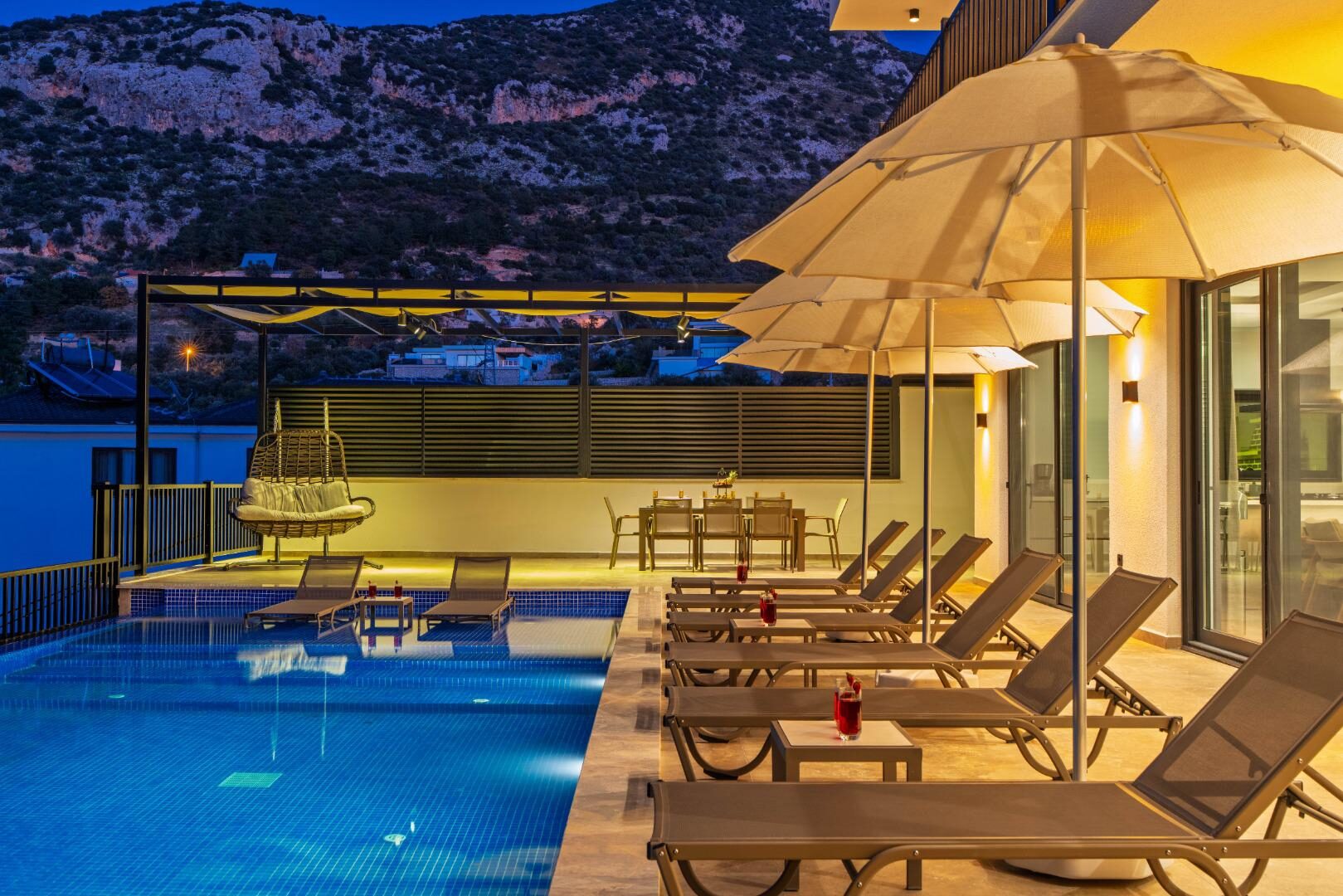 Villa Blue Night — 14