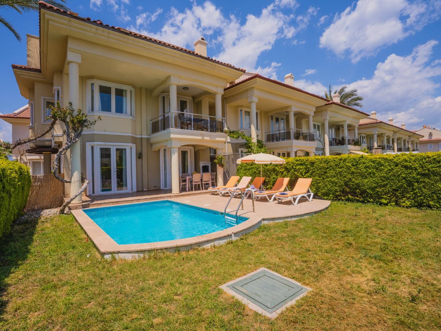 Villa Pearl 4 — 5