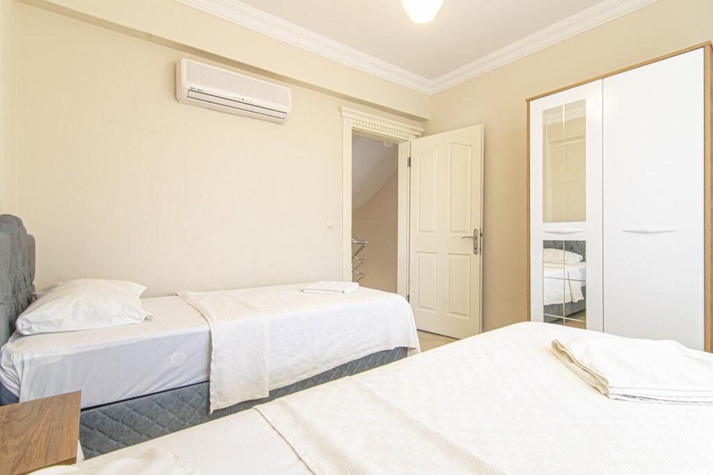 Villa Pearl 8 — 22