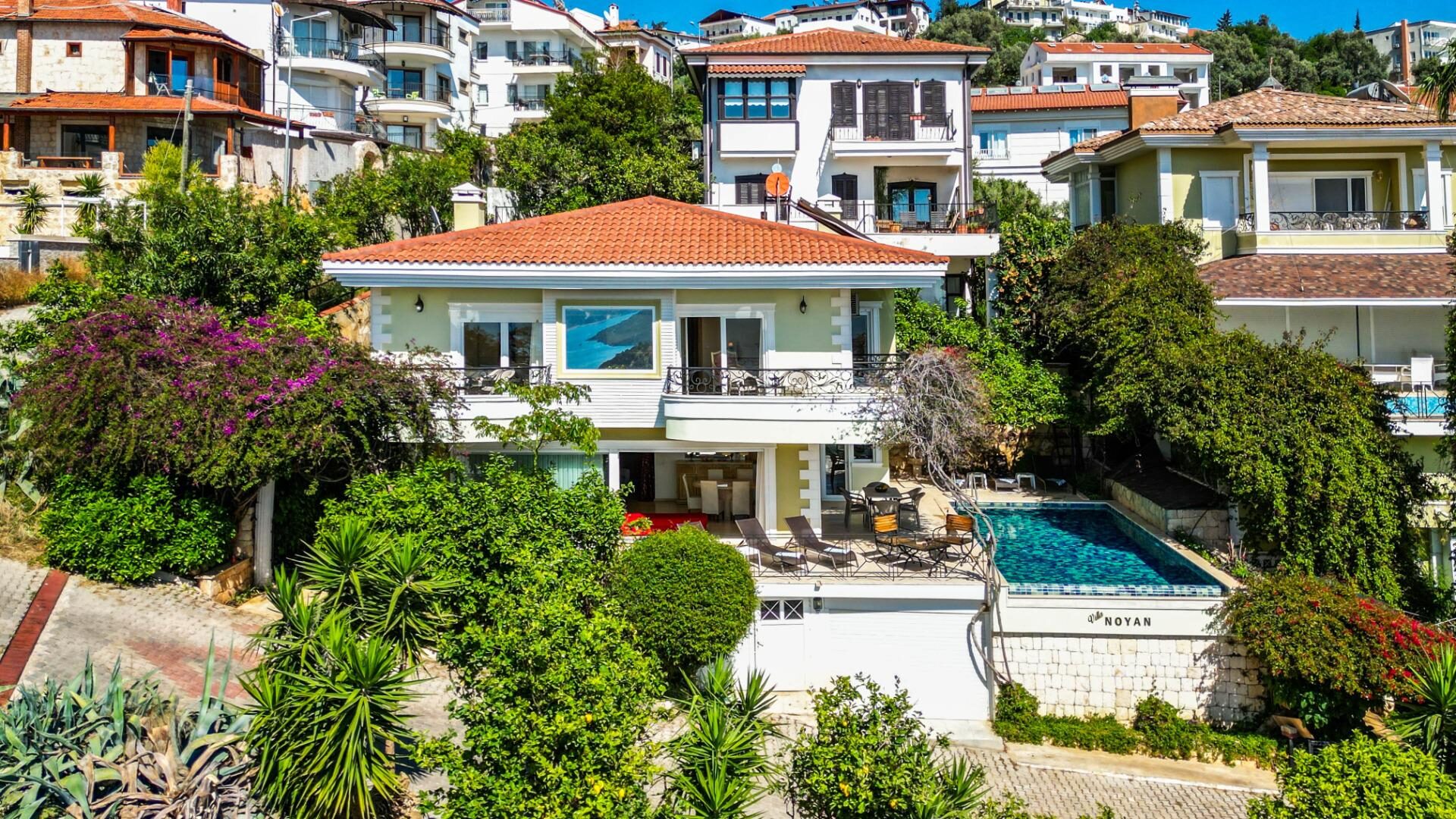 Villa Noyan — 40
